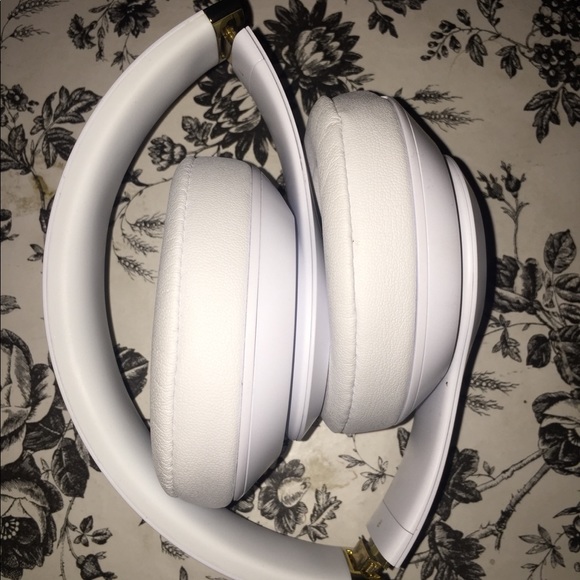 Beats Headphones 🎧 - Picture 1 of 6